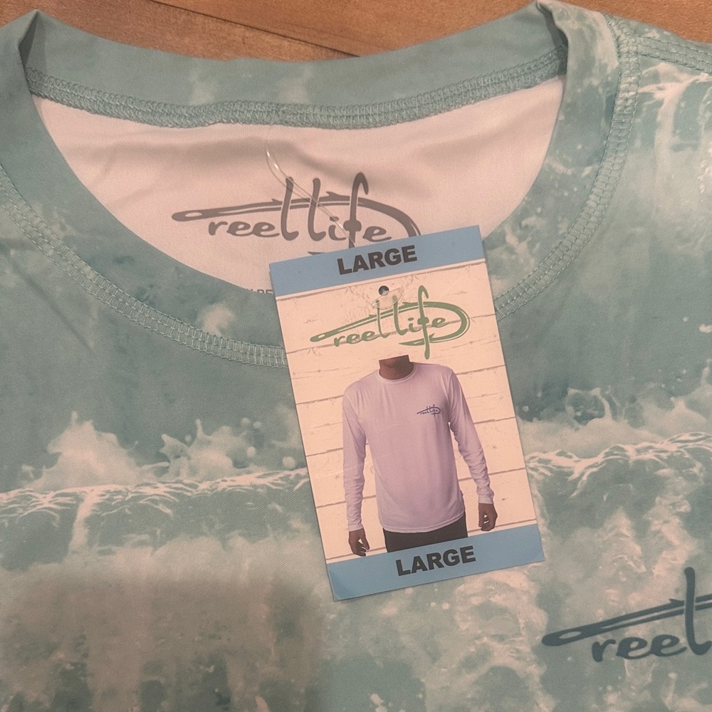 Realtree Aqua Wave Pattern Shirt - Picture 2 of 2